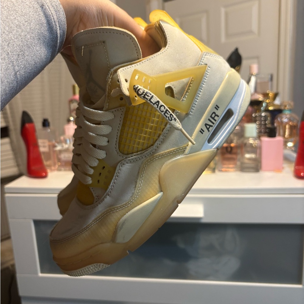 Off-White Women’s Yellow and Cream Low-Top Sneakers